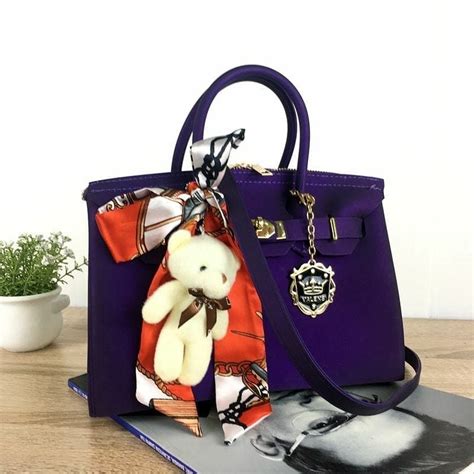 Anda juga bisa bergerak bebas saat mengendarai motor atau ketika naik transportasi publik. M5097 Tas Pesta Wanita Bahan Jelly Matte Elegan MATERIAL ...