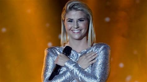 Beatrice egli ihre looks im wandel der zeit brigitte de. Beatrice Egli: Busen-Kracher! HIER entblößt sie ihre ...