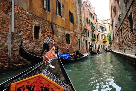 Private Romantic Gondola Ride In Venice 2024