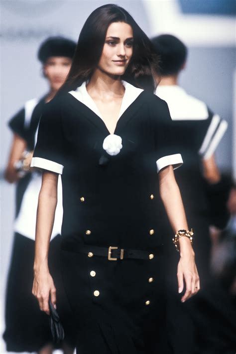 Yasmin Le Bon Chanel Runway Show Ss 1989 Fashion Yasmin Le Bon