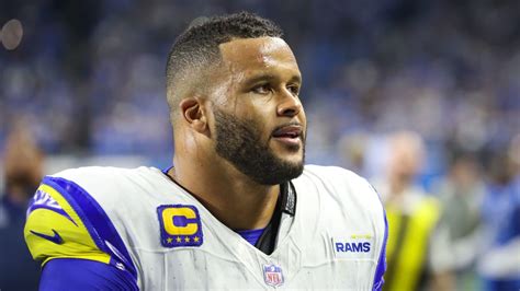 Von nun an NFL Legende Aaron Donald verkündet Karriereende kicker