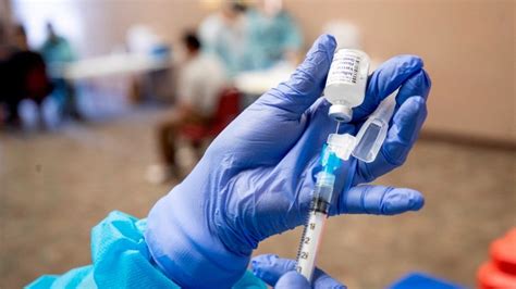 Adultos mayores de 18 años. Vacunación contra COVID-19 en México inicia la siguiente semana: Martha Delgado - El Heraldo de ...