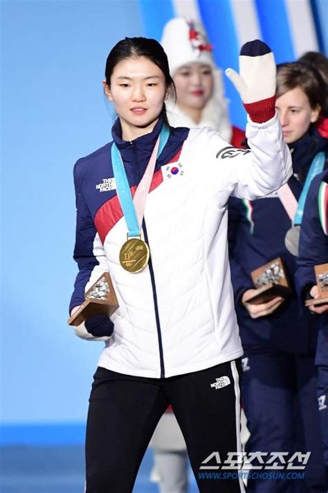 Born 30 january 1997) is a south korean short track speed skater. "심석희, 선수촌 밀폐공간서 코치에게 수십 차례 폭행당했다 ...
