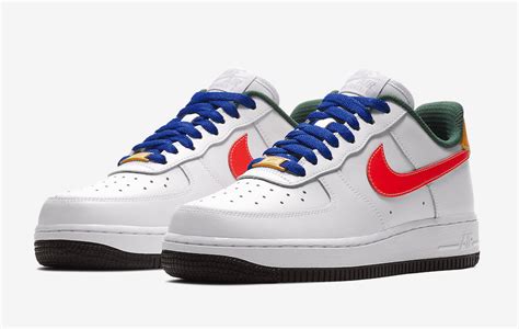 Verkauft wird ein neuer und ungetragener nike air force 1 07 qs love letter in der größe eu43. air force one hohe edition nike