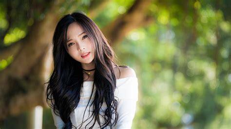 Wallpaper Beautiful Chinese Girl Look Blurry Background