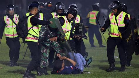 Tragedi Arema Jadi Kerusuhan Sepak Bola Paling Mematikan Di Asia Gerak Fakta
