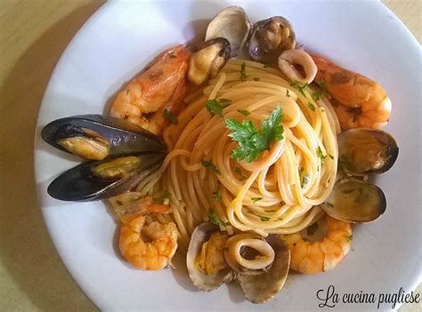 Frutto di mare uscito dall'acqua—. Spaghetti ai frutti di mare - La Cucina Pugliese