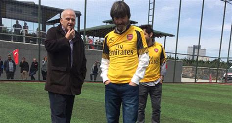 Rıdvan dilmen'in teyzesi ayşe telli, i̇stanbul'da tedavi gördüğü hastanede hayatını kaybetti. Rıdvan Dilmen, Arsenal Forması Giydi: İlk Kez Başka ...