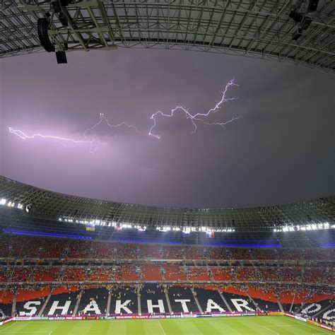 Historical grounds can be chosen as well. FC Shakhtar Donetsk Stadium 2048 x 2048 New iPad Wallpaper