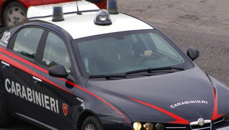 Dagonews sesso treno 1 probabilmente hanno immaginato che quel vetro opaco li avrebbe resi invisibili e invece, in men che non si dica, si sono ritrovati a dare è avvenuto in galles, dove una coppia è stata sorpresa mentre faceva sesso nel bagno di un treno che era fermo in una stazione. Pisa, giovane donna trovata morta nel bagno di un supermercato