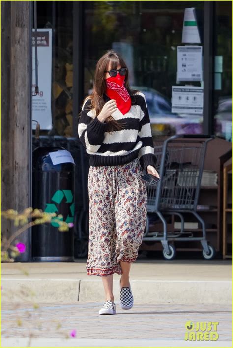 As of this writing, the app boasts more than 483,745,000 users—and it's adding more every minute. Dakota Johnson & Chris Martin Wear Their Face Coverings to ...