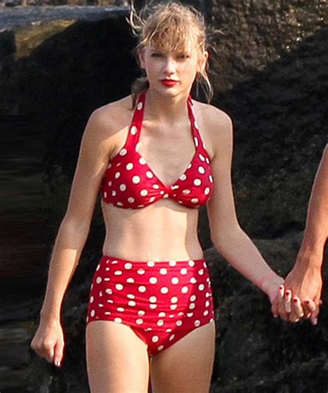 15 Taylor Swift Bikini Images Will Stuck In Your Mind