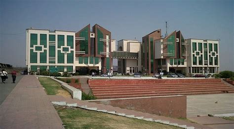 It was established in 2006, founded on islamic principles and values. Fee Structure of Manav Rachna International University ...
