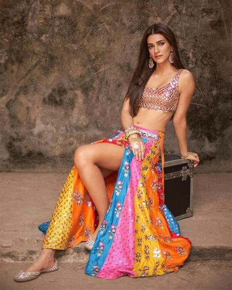 Kriti Sanon Look All Beauty In Ethnics In Her Poster Lagwado Attire Pictures Inside