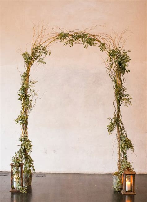 Curly Willow Wedding Arch Branches In 2020 With Images Wedding Arch
