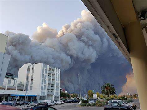 Os bombeiros da marinha grande, receberam um alerta hoje, pelas 16:41h, para um incêndio urbano, na localidade da amieirinha, marinha grande. Fogo está a cem metros de habitações na Marinha Grande ...