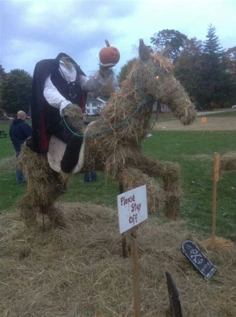 Headless Horseman Vignette Bebe Happy Halloween