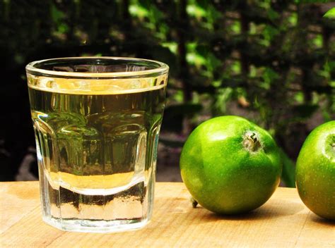 Яблочная водка пошаговый рецепт с фото на Поварру