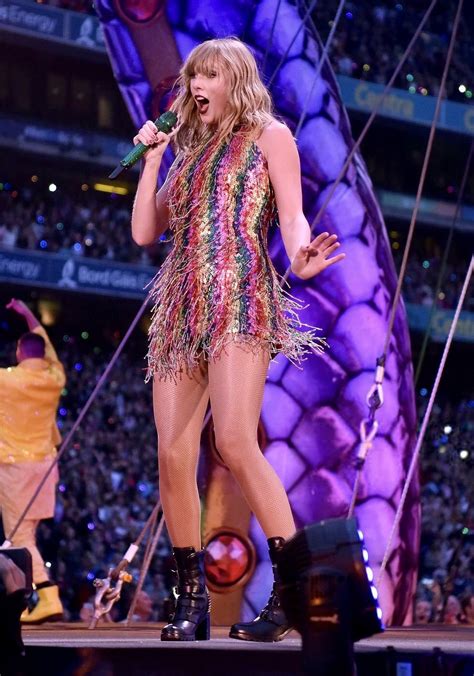 Taylor Swift Polls On Twitter Which Reputation Stadium Tour Outfit