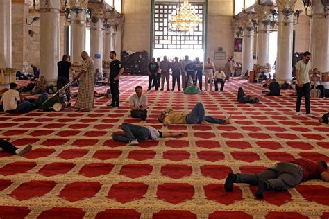Al Aqsa Mosque From Prayer To Violence Photos From Islams Holy Site