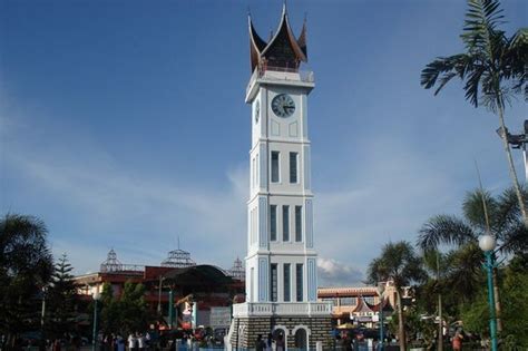 Ada banyak jenis mobil yang bisa. Gambar Mewarnai Jam Gadang - gambarkakak
