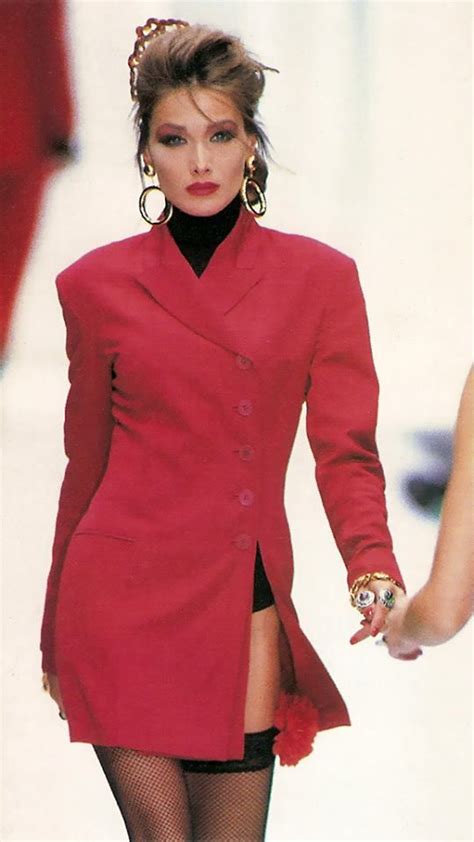 Carla Bruni Supermodel 90s Supermodel 90s Runway Fashion Fashion