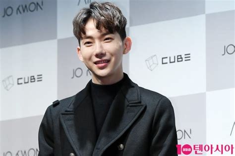 소중한 동생들을 지키기 위해 무엇이든 하는 남자였다. 조권, '새벽'은 시작일 뿐..."이젠 티낼 거에요"(종합) :: 네이버 TV ...