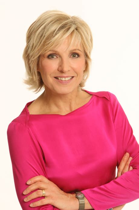 Evelyne dheliat coiffure
