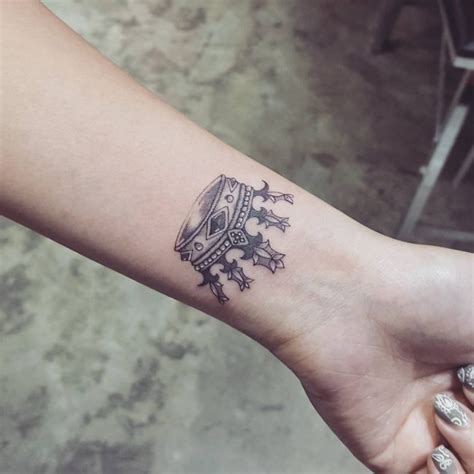 80+ Noble Crown Tattoo Designs – Treat Yourself Like Royalty