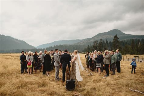 Naomi at bend weddings and events was critical to the success of my wedding in the midst of covid and overall. Bend-Oregon-Wedding-Photographers-Sparks-Lake-1023