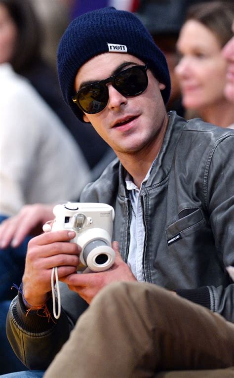 Zac Efron Is All Smiles At A Lakers Game E Online Ca
