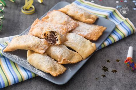 Preparate la crema per il ripieno: Ricetta Ravioli alla ricotta e gocce di cioccolato - La ...