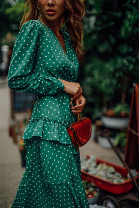 Planning a warm weather wedding? Wedding Guest Outfits: 3 Wedding Guest Dresses You need ...
