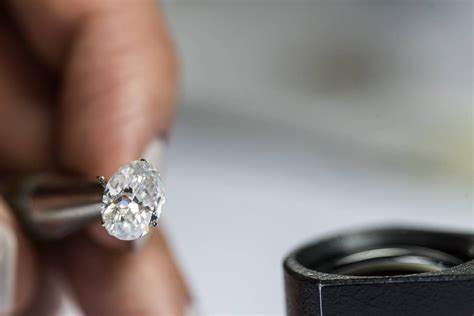 The 9 Best Places to Sell Diamonds for 2022 | Free Buyers Guide