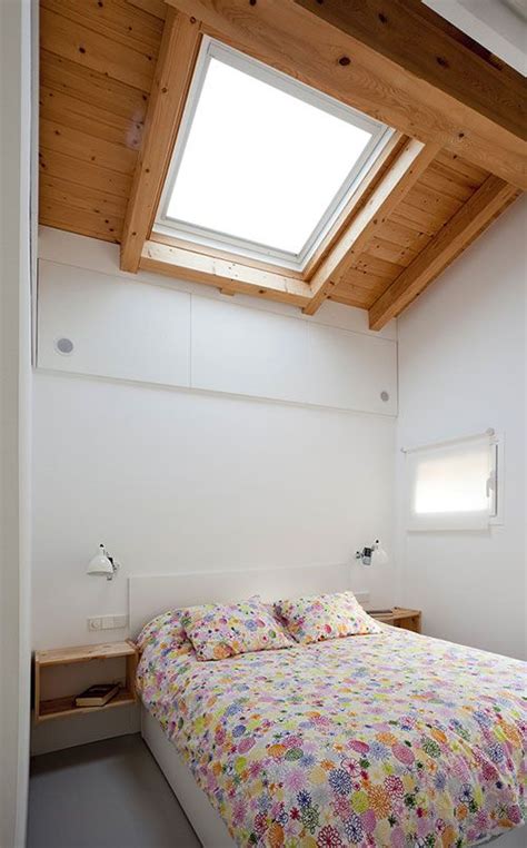 Het is een heel slimme manier om wat ruimte te besparen in een kleine of overvolle ruimte. Interieur klein appartement | Klein appartement ...