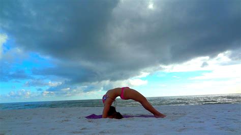 Yoga Woman Wallpapers Top Free Yoga Woman Backgrounds WallpaperAccess
