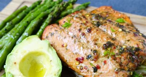 Wild Baked Salmon With Asparagus And Fennel