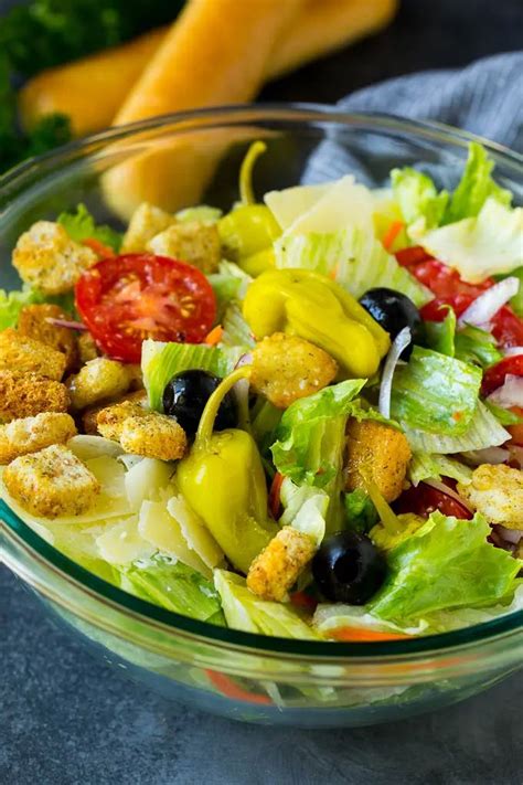 Pin By Maretta Trehal On Chicken Olive Garden Salad Garden Salad