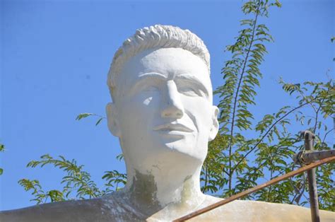 Pachu peña was born on august 23, 1962 in rosario, santa fé, argentina as josé maría peña. El drama de Falcao: le hicieron una estatua gigante en su ...