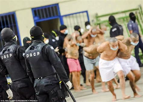 Të paktën kanë maska Shikoni si po trajtohen të burgosurit në El Salvador FOTO Lapsi al