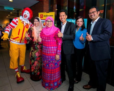 Selain itu, hubungan kekeluargaan yang erat juga mampu membendung serangan penagihan malah, di peringkat remaja, pengaruh rakan sebaya lebih besar berbanding ibu bapa. McDonald's Lancar Program Buku Happy Meal Yang Baru ...