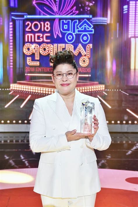방송인 김병만이 올해 sbs 연예대상 후보를 고사했다. '전지적 참견시점' 이영자가 'MBC 방송연예대상'을 수상했다 ...