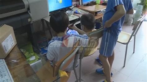 手绑椅子！嘴塞抹布！7岁女孩为何被如此对待？（视频）深圳新闻网