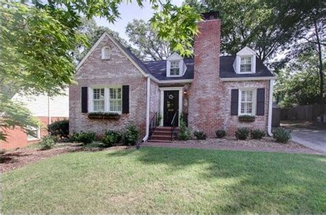 Use our guide to the most popular exterior siding options. Sweet Tea and Southern Living: I Love House... | Exterior brick, Brick cottage, House paint exterior