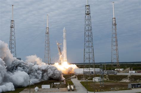 A crew dragon capsule carrying nasa astronauts bob behnken and doug hurley splashed down today (aug. This Day in Spaceflight History - Page 20 - Science & Spaceflight - Kerbal Space Program Forums