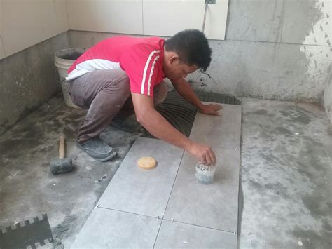 Pembayaran mudah, pengiriman cepat & bisa cicil 0%. Pemasangan tile lantai untuk dapur