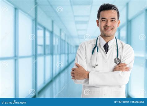 Doctor De Sexo Masculino En El Hospital Imagen De Archivo Imagen De Fondo Oficina 109105891