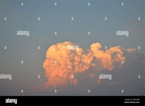 Pink Cloud Orange Cloud Hi Res Stock Photography And Images Alamy