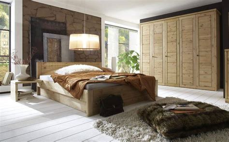 Sand und muscheln bringen einen hauch von strand und küste in die vier wände. Massivholz Schlafzimmer weiß Landhausstil Möbel Guldborg ...