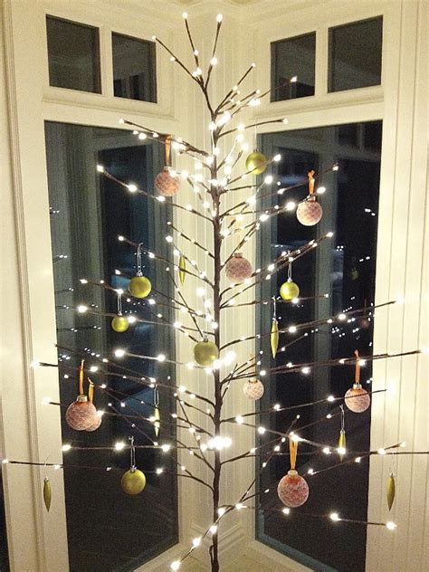 Kreasi pohon natal mini dengan ranting kayu menggunakan lampu kawat 100 led 10 meter 5vdc merupakan kreasi baru. Model Pohon Natal Dari Ranting Bambu - Kreasi Pohon Natal ...